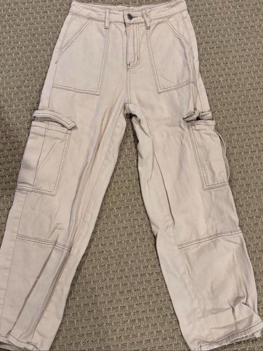 Straight-Leg Cargo Pants in Light Beige - Casual Utility Style